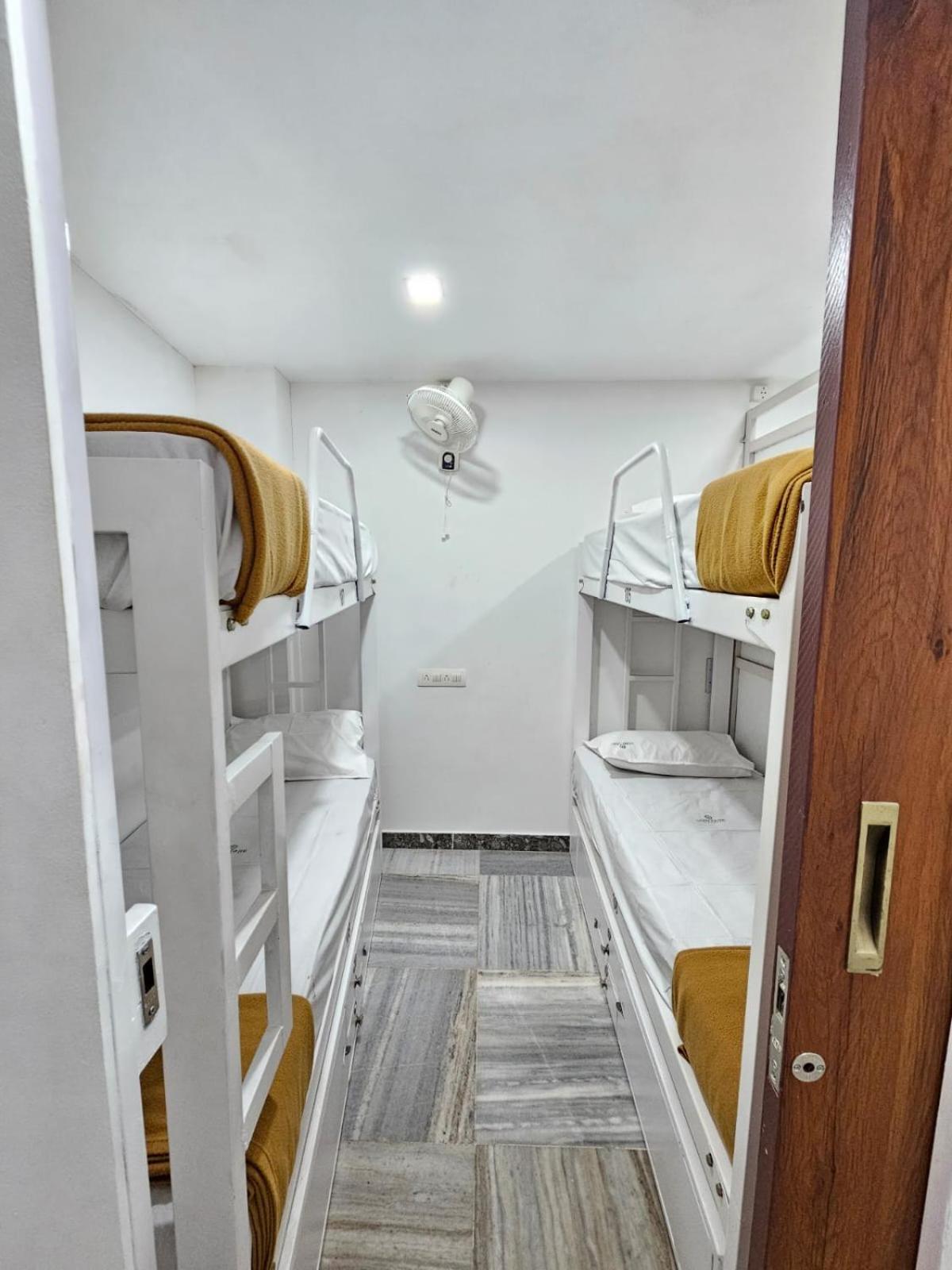 Lowfare Dormitory 科泽科德 外观 照片